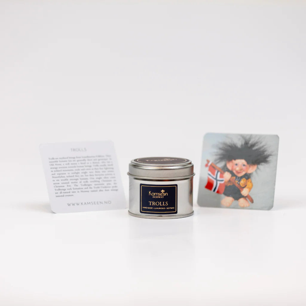 Trolls – Duftkerze mit würziger Holz- & Kräuternote von Kamseen