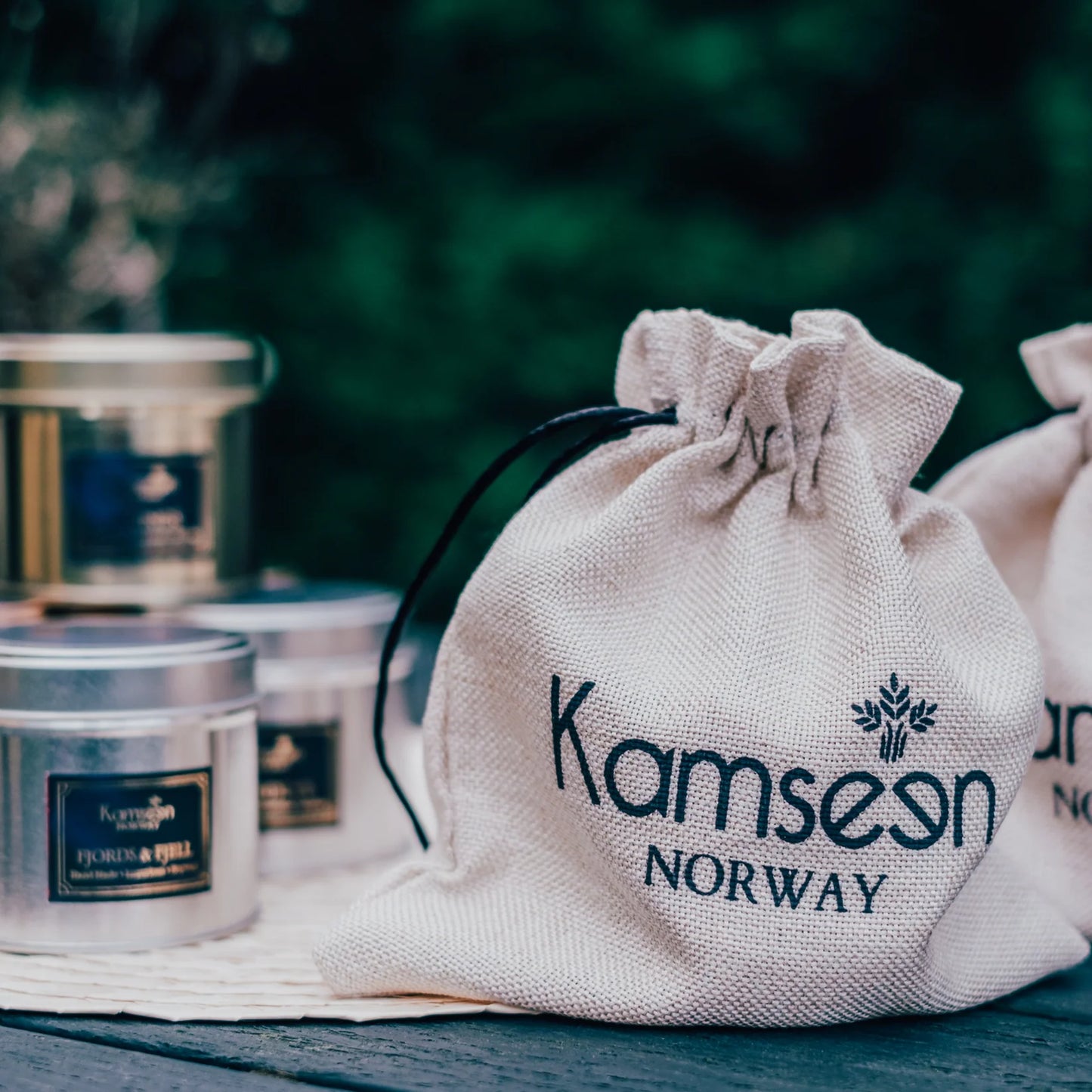 17th Mai – Duftkerze mit Orchidee, Trüffel & Sandelholz von Kamseen